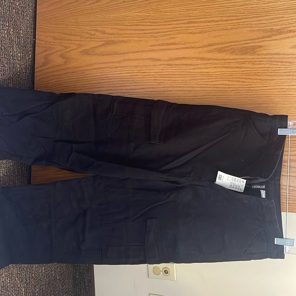Black H and M cargo jeans!! Never worn in perfect condition. so so cute.